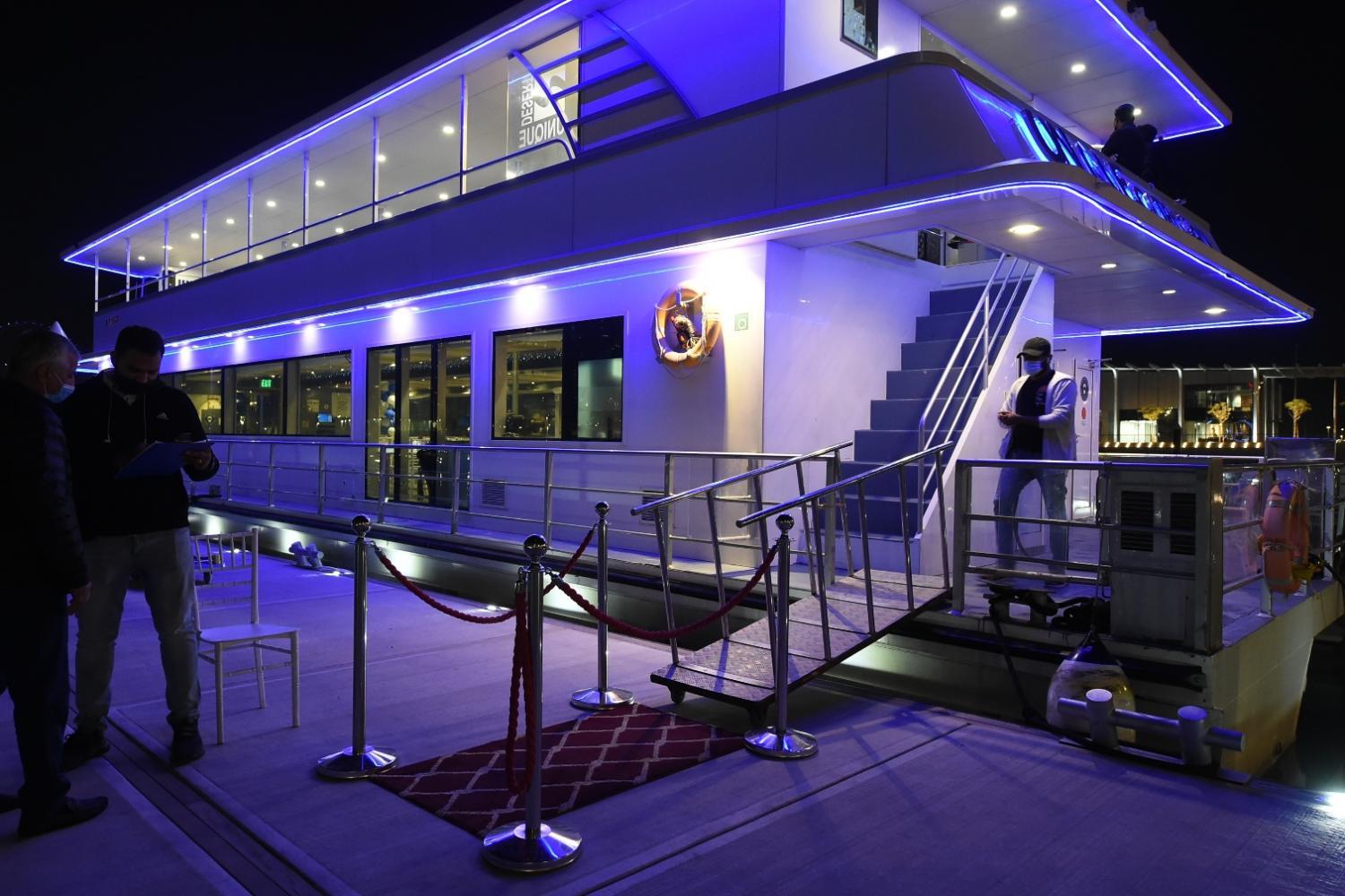 Catamaran-Dinner-Cruise-in-Dubai-Marina-8