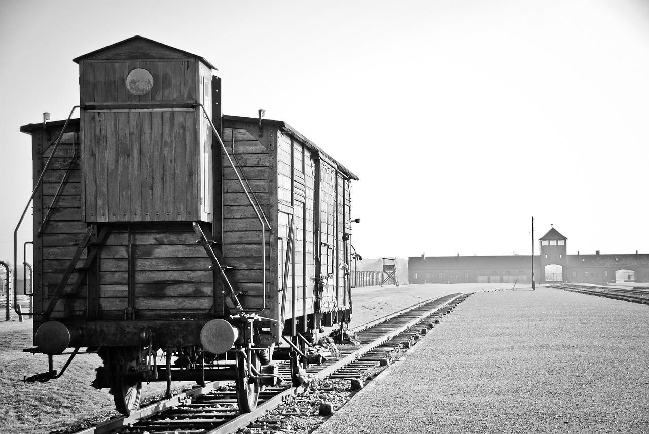 Tour-a-Auschwitz-en-Espanol-con-Transporte-Privado-2