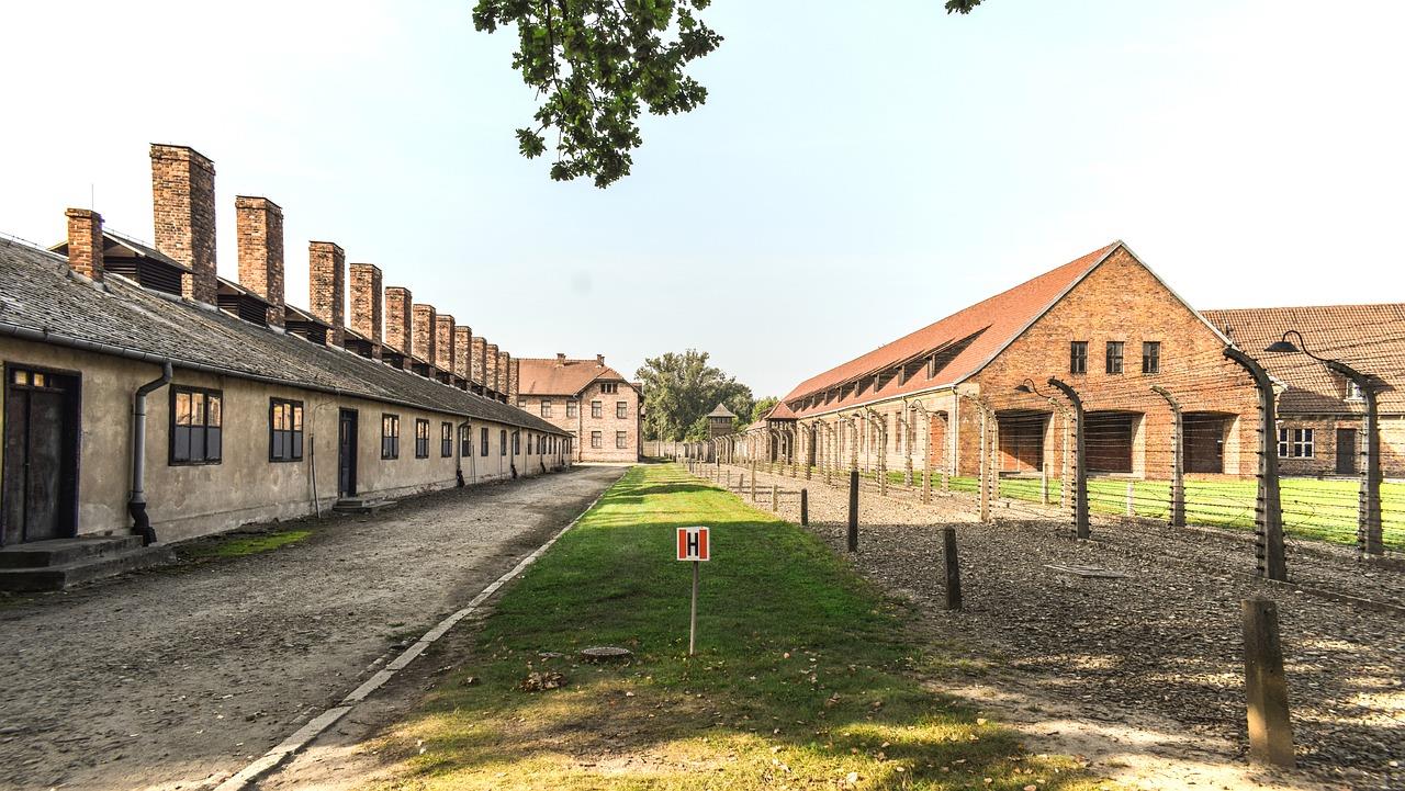 Tour-a-Auschwitz-en-Espanol-con-Transporte-Privado-1