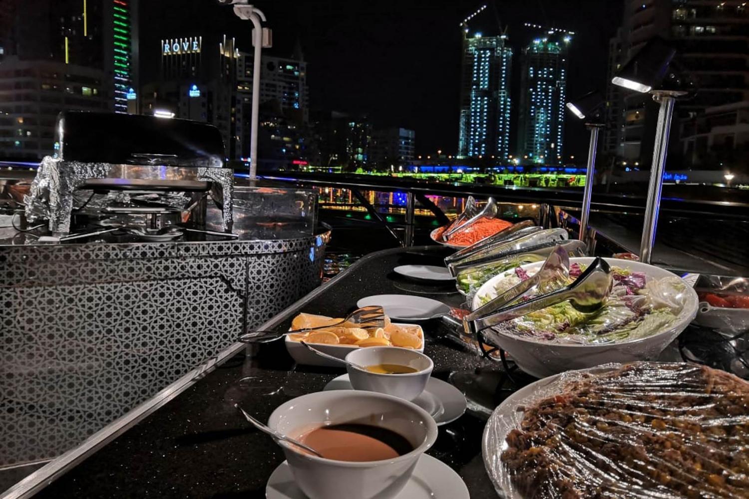 Catamaran-Dinner-Cruise-in-Dubai-Marina-5