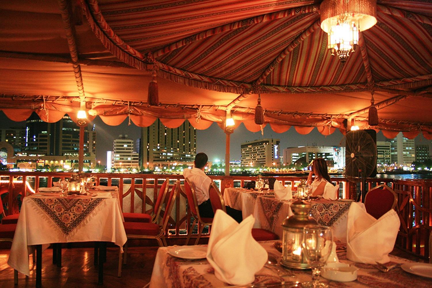 Cena-y-crucero-en-Dhow-por-el-Dubai-Creek-7