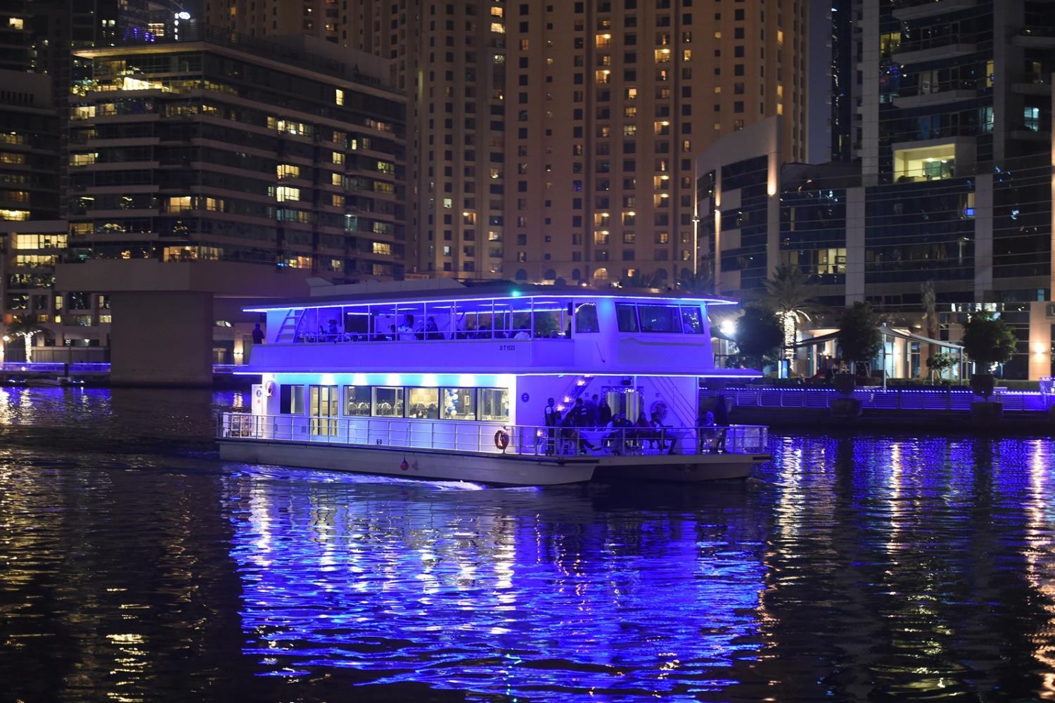 Catamaran-Dinner-Cruise-in-Dubai-Marina-3