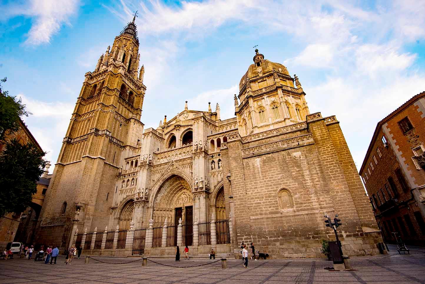 Cathedral and Santo Tomé Church Tour with Tickets