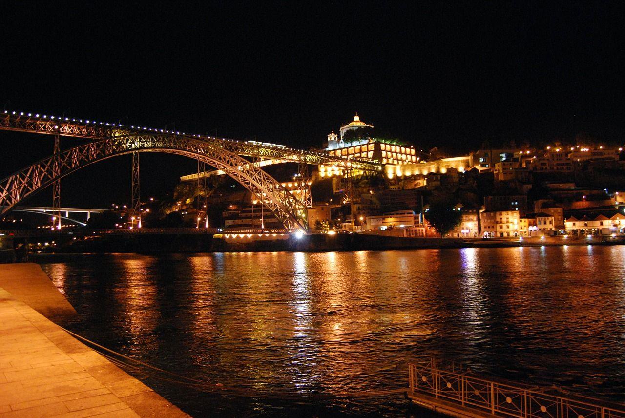 Porto by night Free Walking Tour