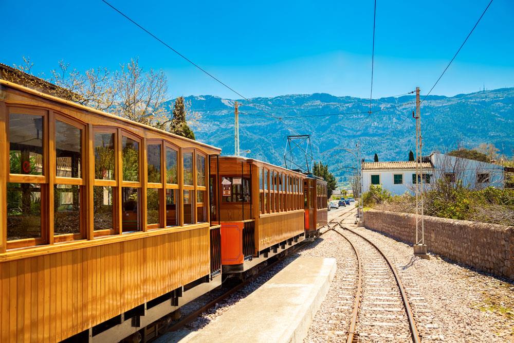 Private-excursion-to-Soller-by-train-and-tram-4