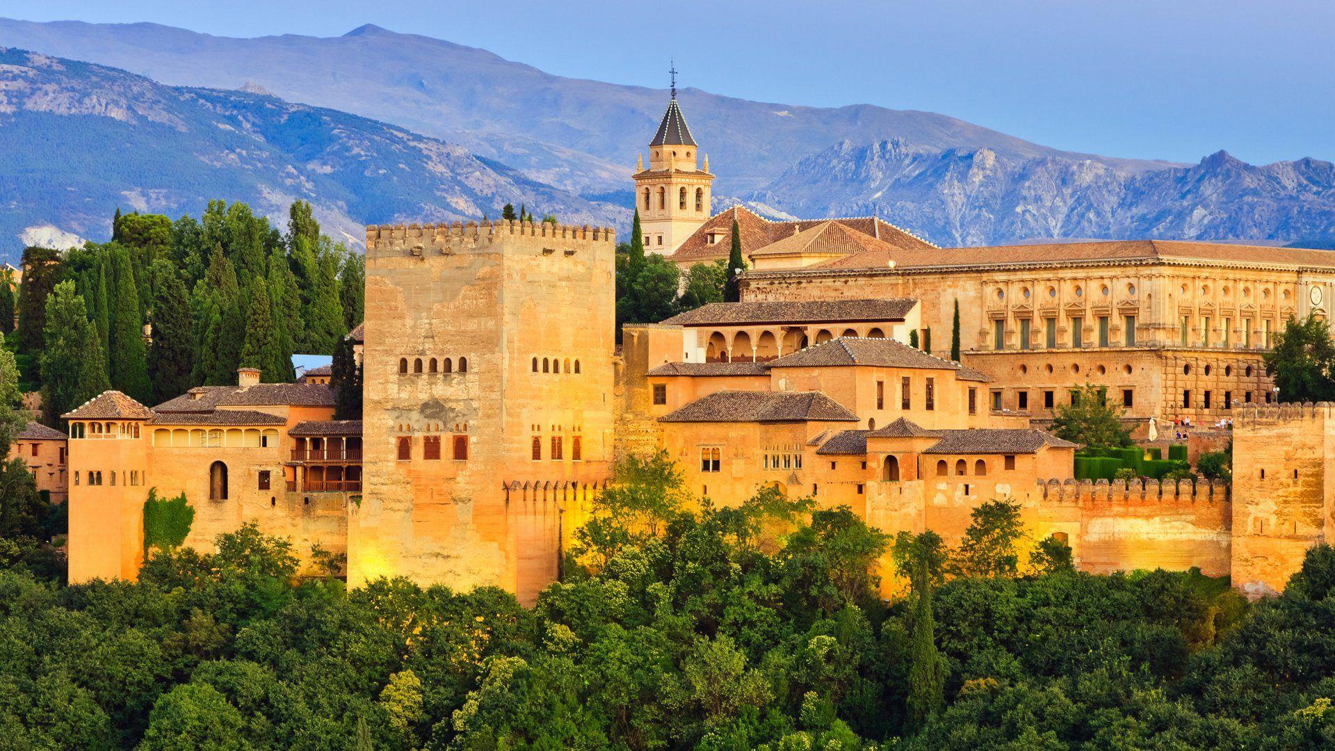Monumental Granada Free Walking Tour