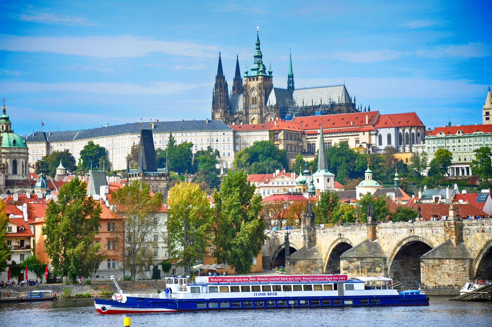 Combo Praga: Castillo, Autobús y Barco 