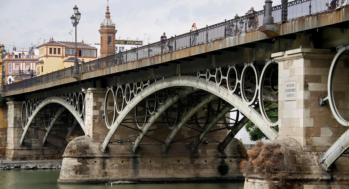 Seville-Free-Tour-Triana-&-Juderia-12