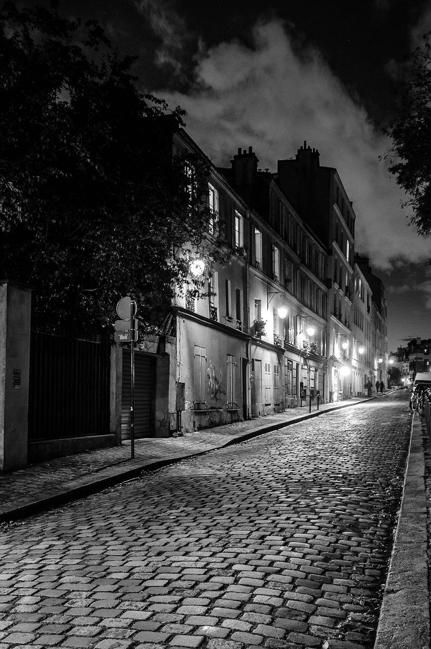 Free-Tour-of-the-Dark-Side-of-Paris.-1