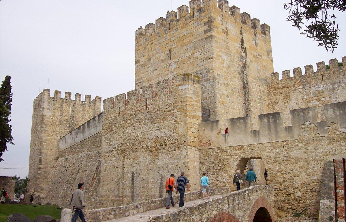 Tour Sao Jorge Castle and Alfama Lisbon