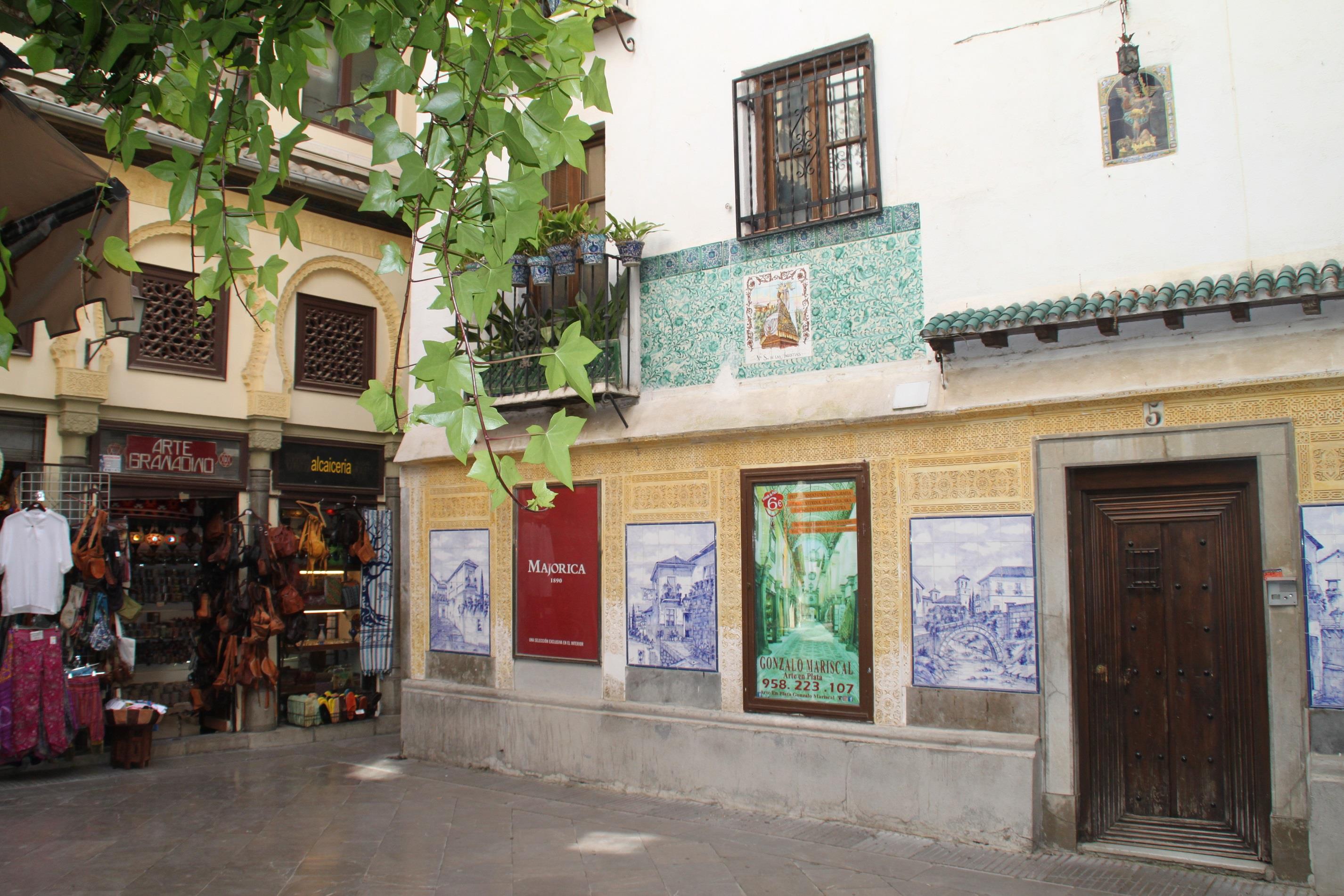Free-Tour-Granada-Nasrid-and-Catholic-2