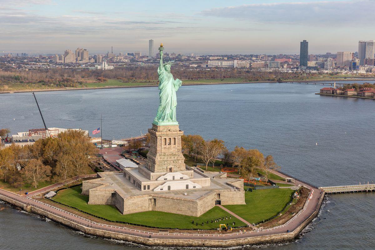 New-York-Statue-of-Liberty-Tour-1