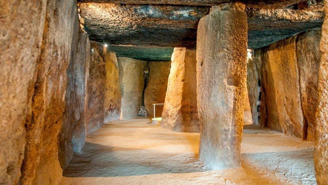 Visita Guiada por Antequera Monumental y Dólmenes