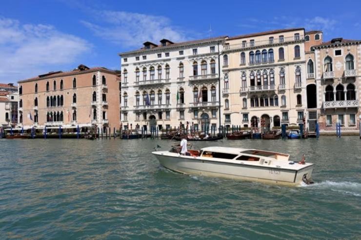 Venice-Private-Transfer:-Minibus-+-Water-Taxi-4