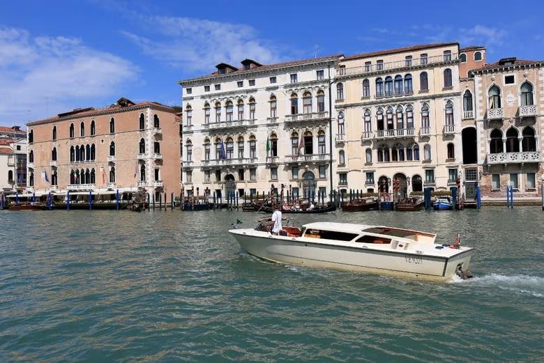 Venice-Private-Transfer:-Minibus-+-Water-Taxi-1