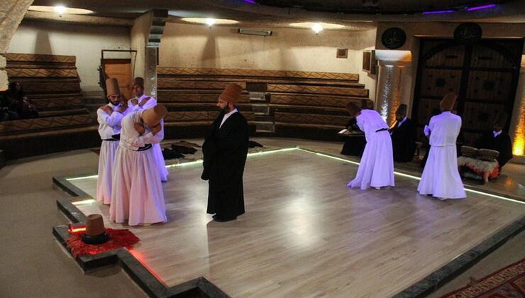 Whirling-Dervish-Show-in-Cappadocia-3