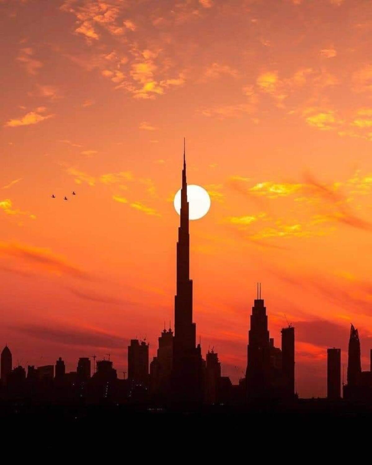 Entrada al Burj Khalifa al Atardecer