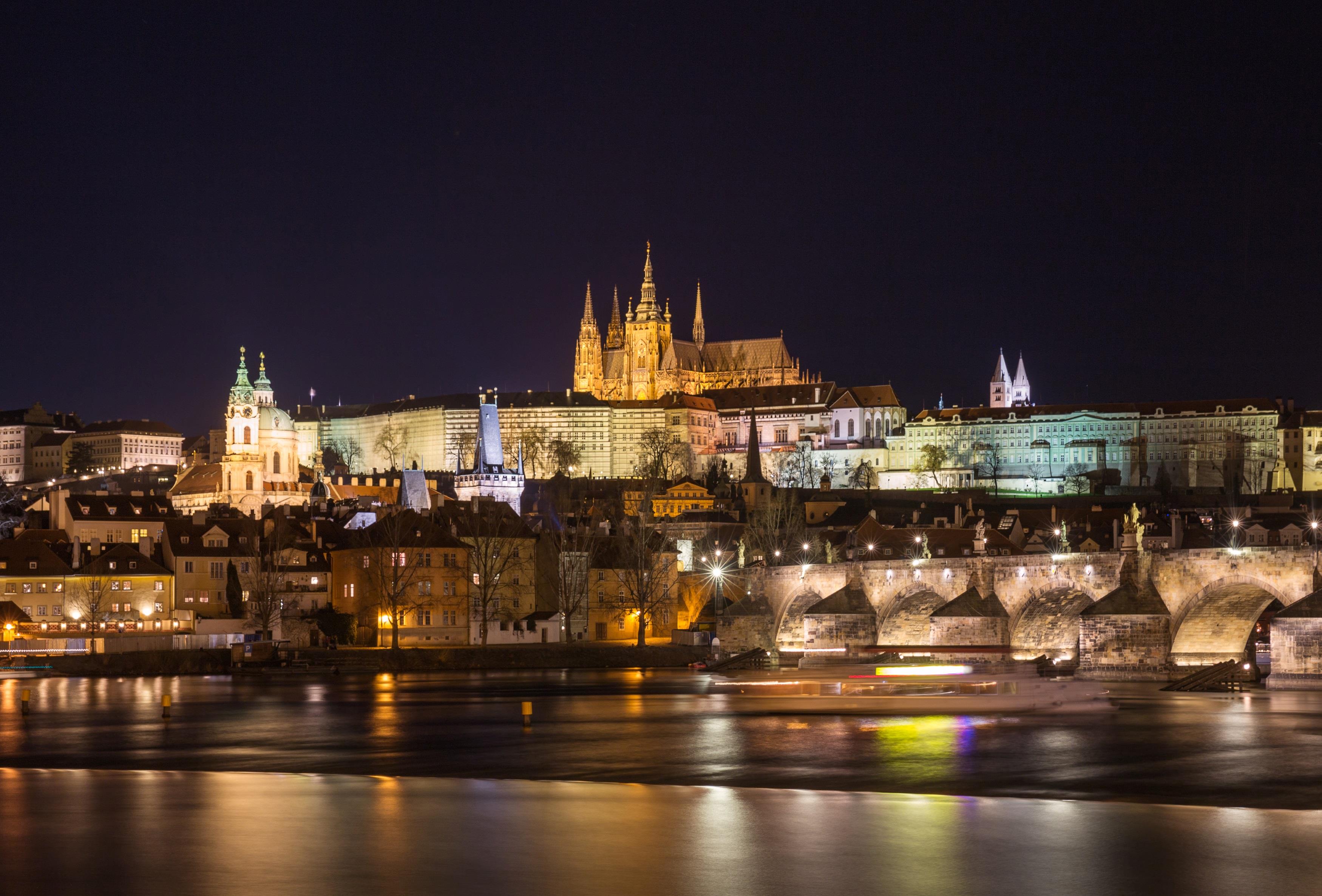 Prague Evening Cruise with Buffet-Style Dinner