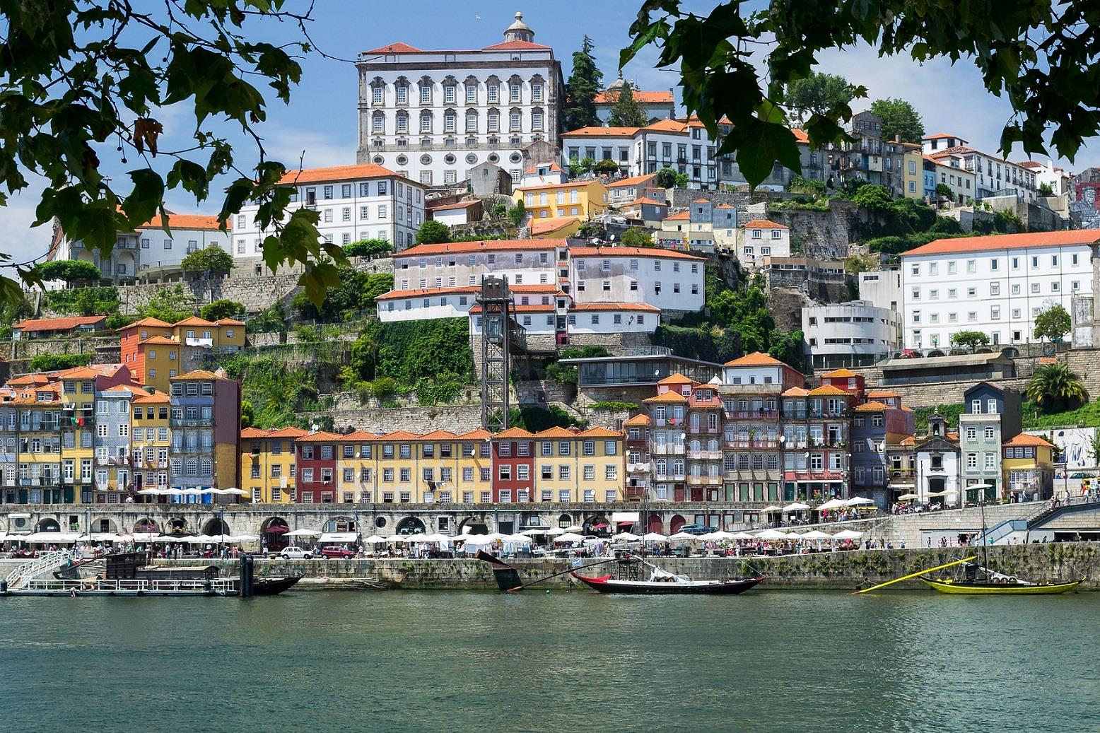 Tour de Gaia a la Ribeira y Barco por el Duero 