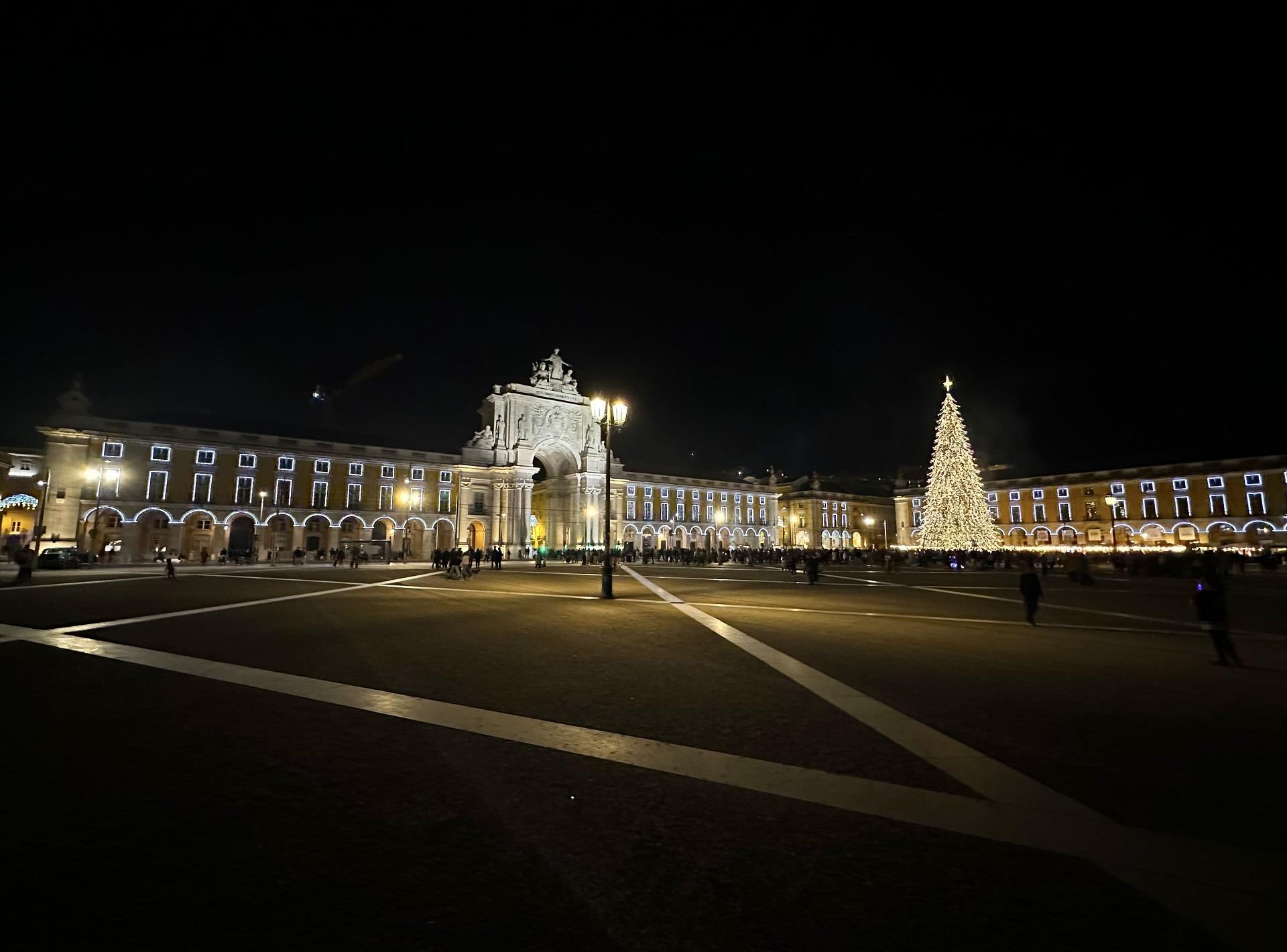 Lisbon-by-night-Free-Walking-Tour-4