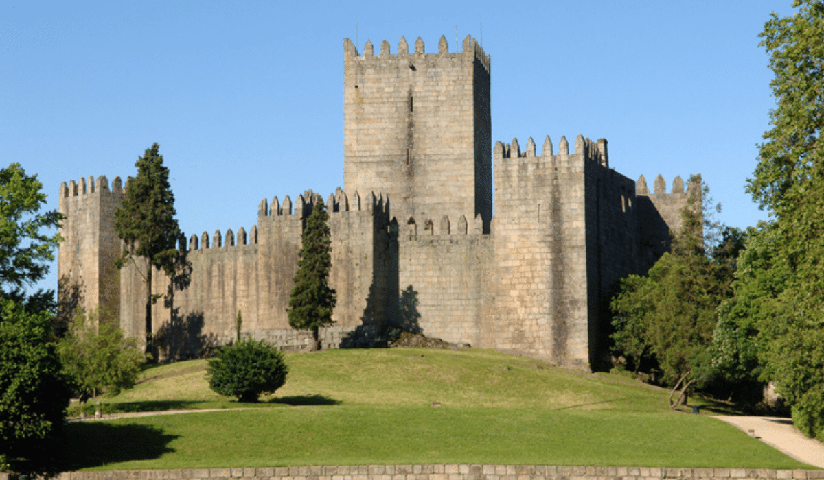 From Porto: Tour to Braga and Guimarães with Lunch