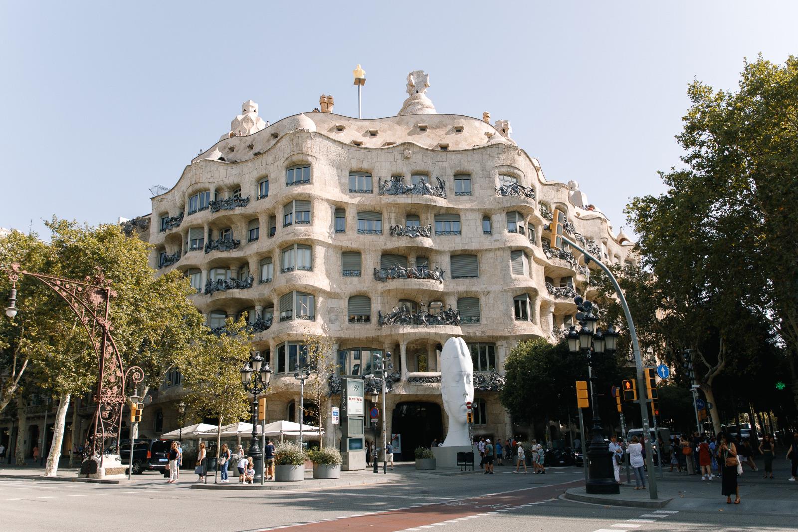 Gaudi-and-Modern-Barcelona-Free-Walking-Tour-3