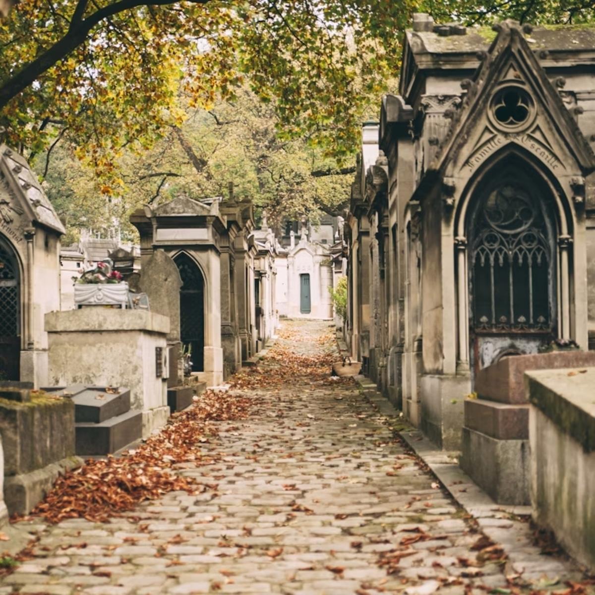 Père Lachaise Cemetery Ticket